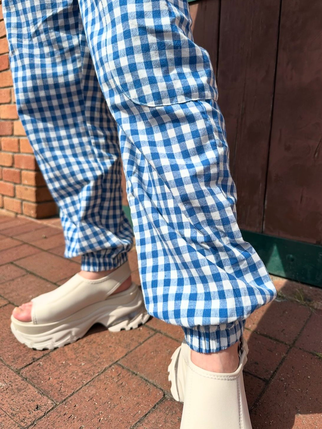 【アウトレット】(即納) チェック柄タイフロントブラウスジョガーパンツセット