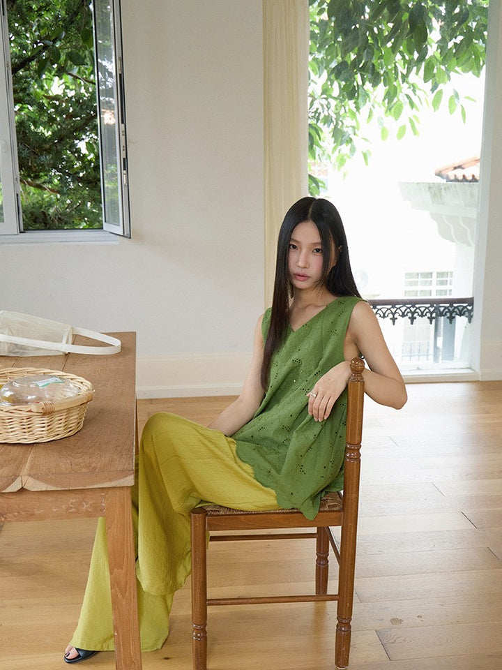 刺繍スカラップノースリーブトップス