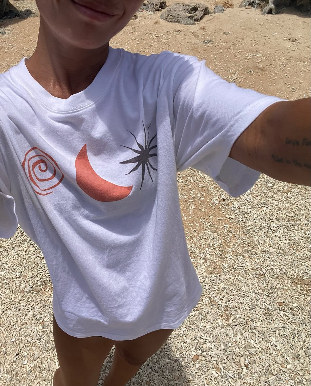 Sun MoonプリントTシャツ