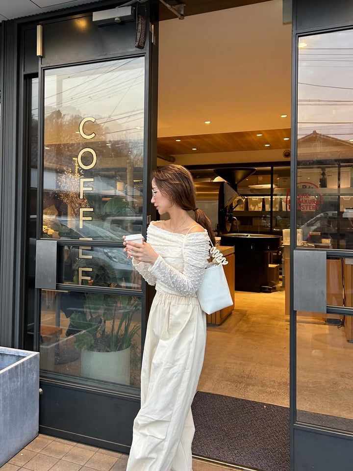 ワイドオフショルダーシアーニットブラウス