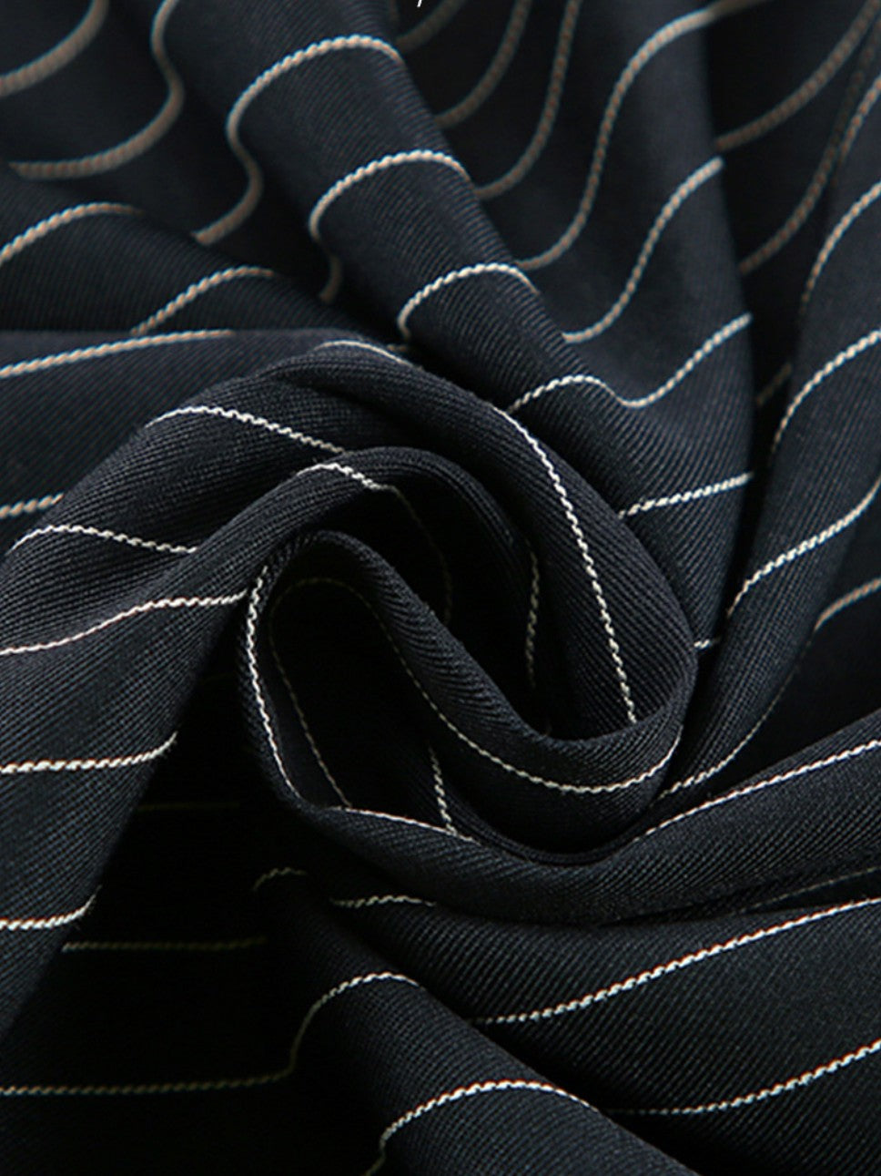 ピンストライプペンシルスリットスカート