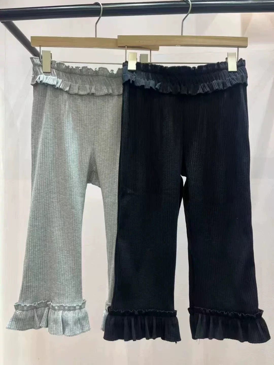 フリルディテールレギンスカプリパンツ