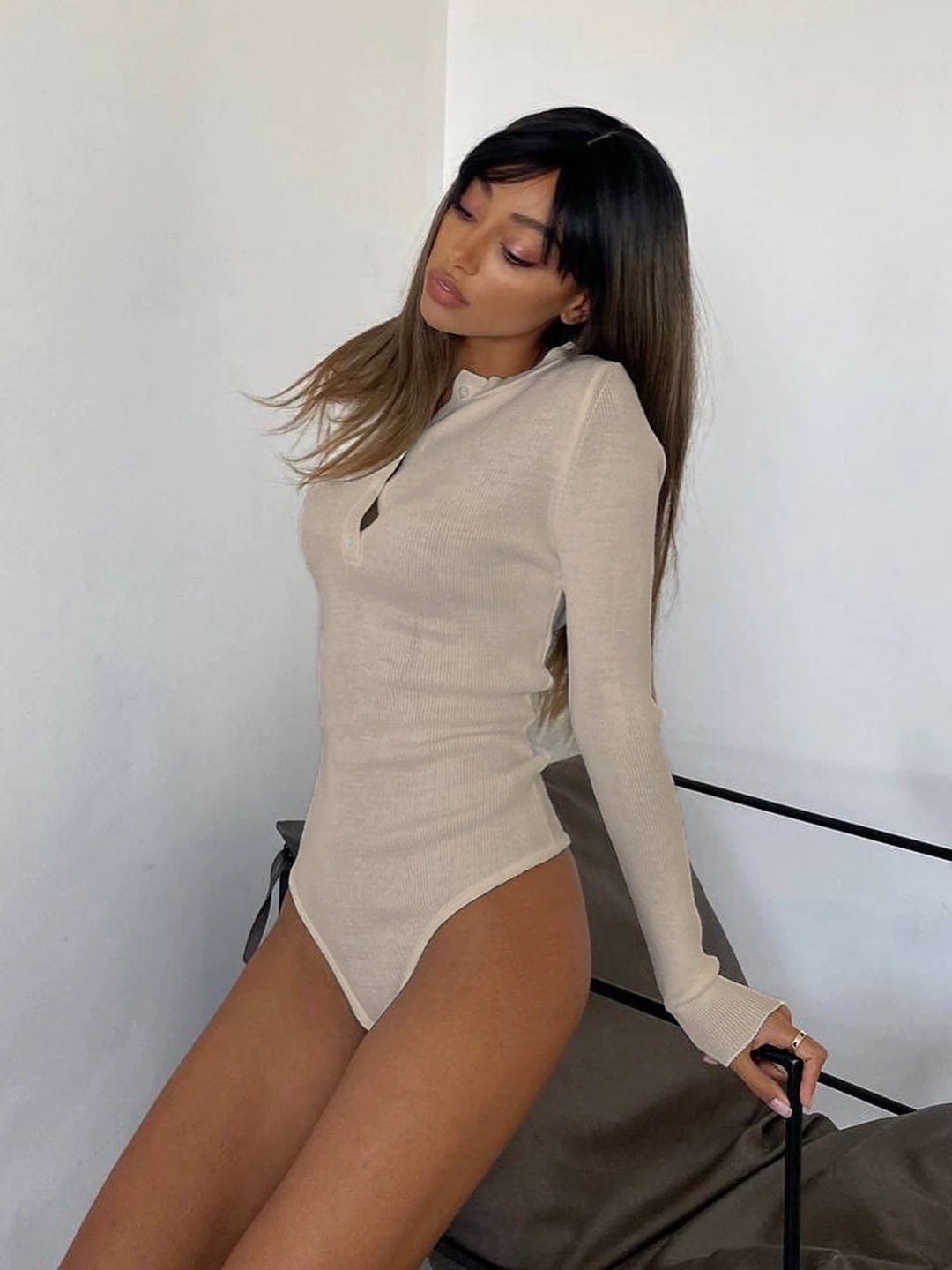 ソフトリブヘンリーネックボディースーツ