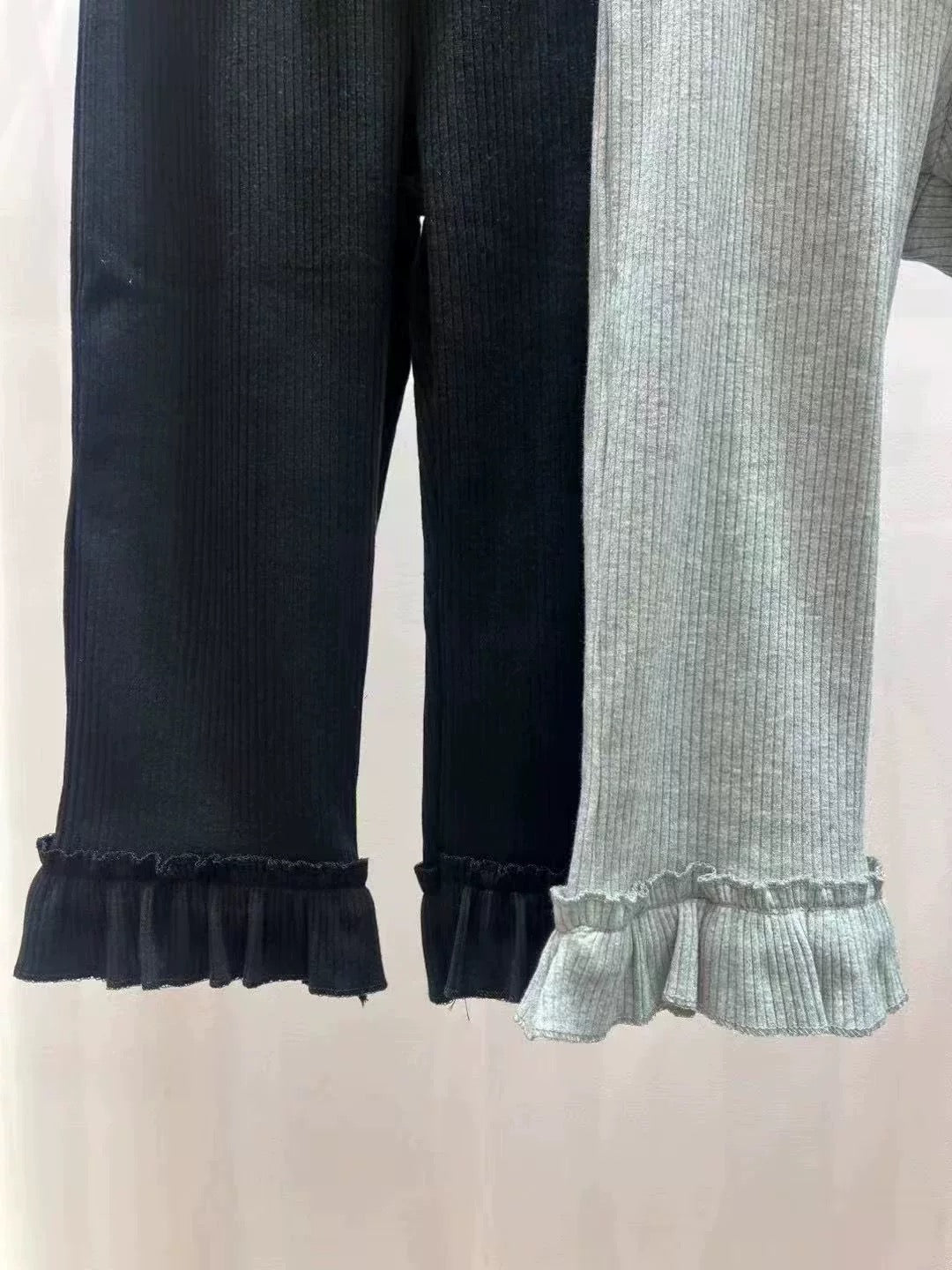 フリルディテールレギンスカプリパンツ