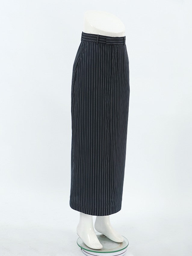 ピンストライプペンシルスリットスカート