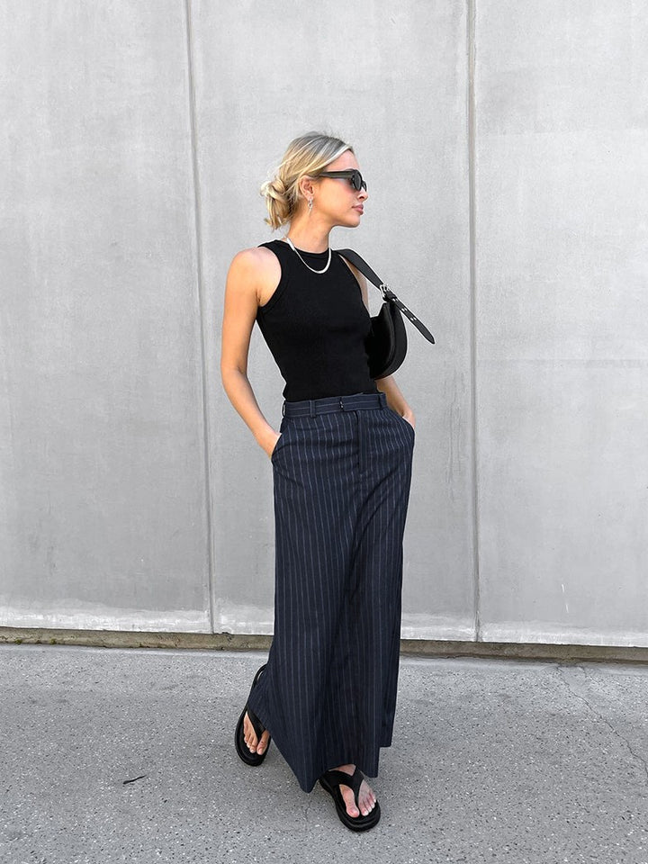 ピンストライプペンシルスリットスカート