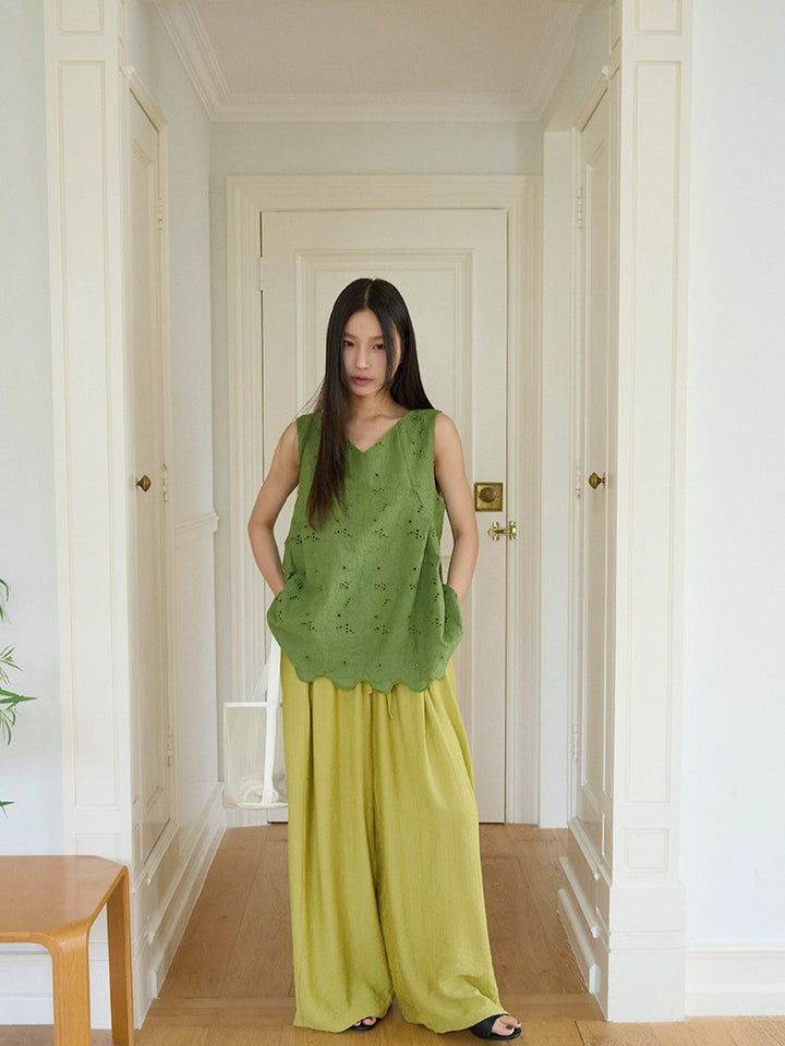 刺繍スカラップノースリーブトップス