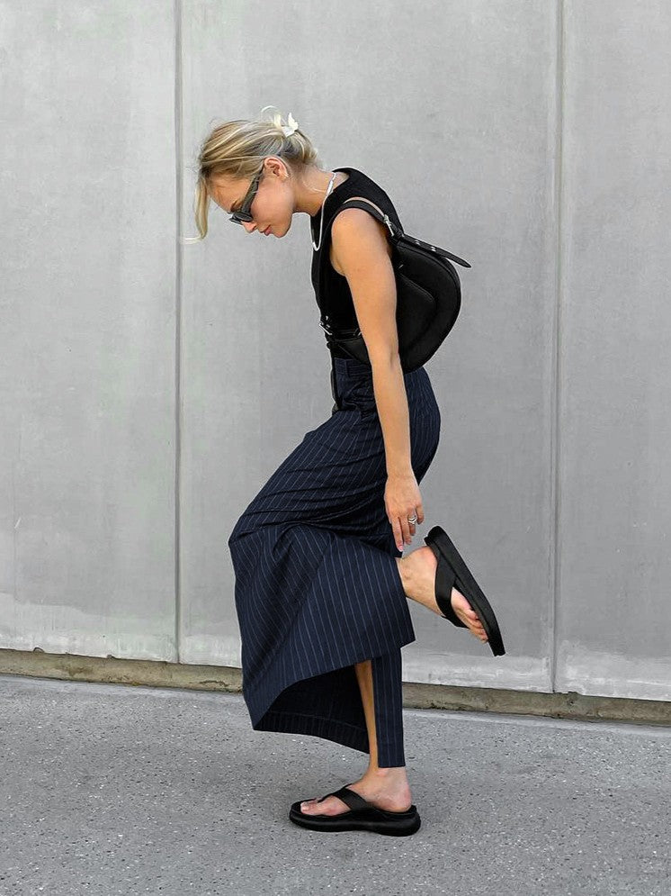 ピンストライプペンシルスリットスカート