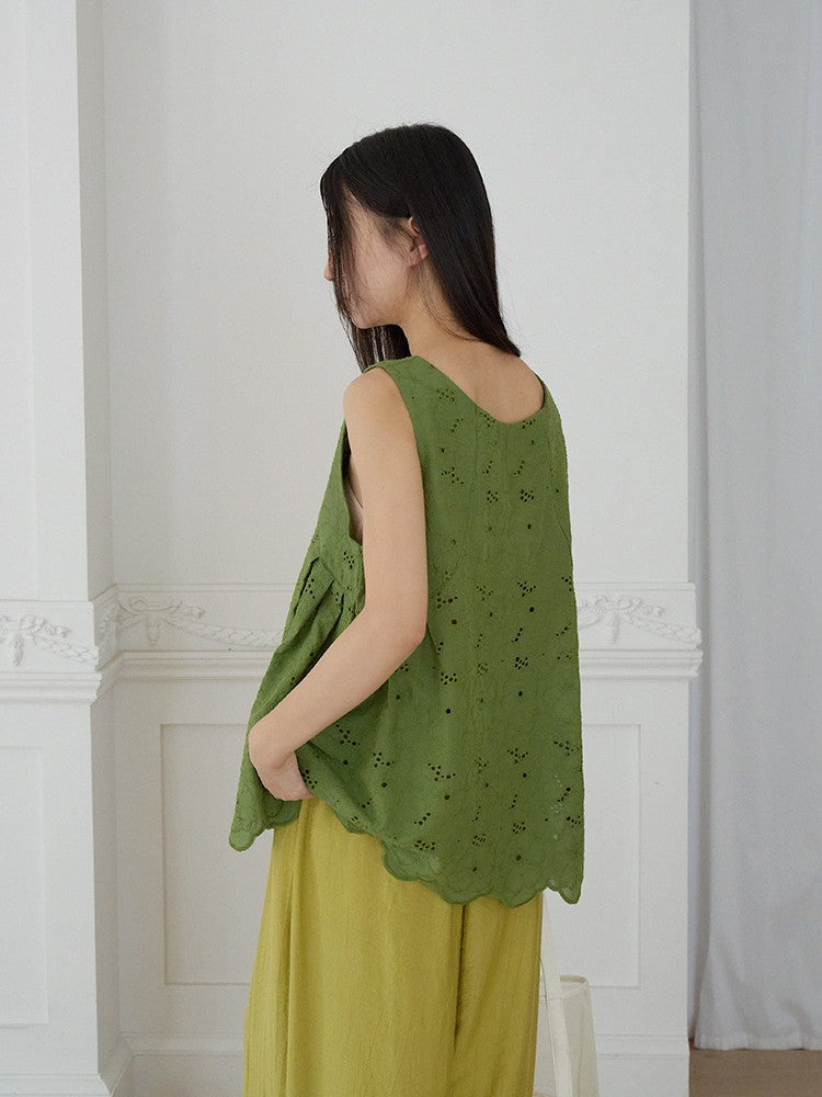 刺繍スカラップノースリーブトップス