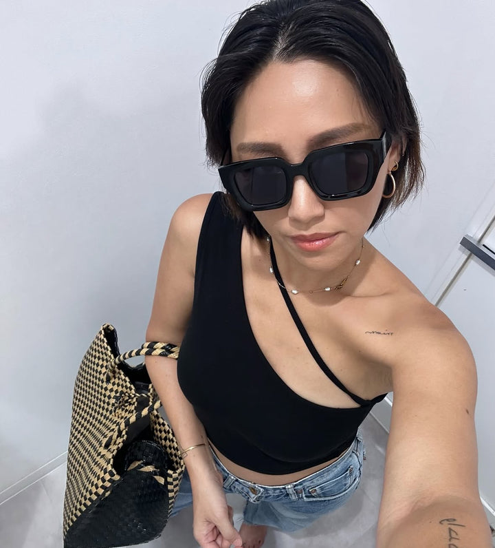 カップインワンショルダークロップドトップ