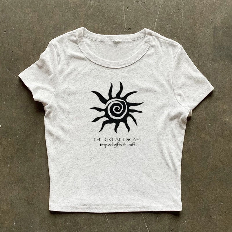 THE GREAT ESCAPE SUN プリントTシャツ