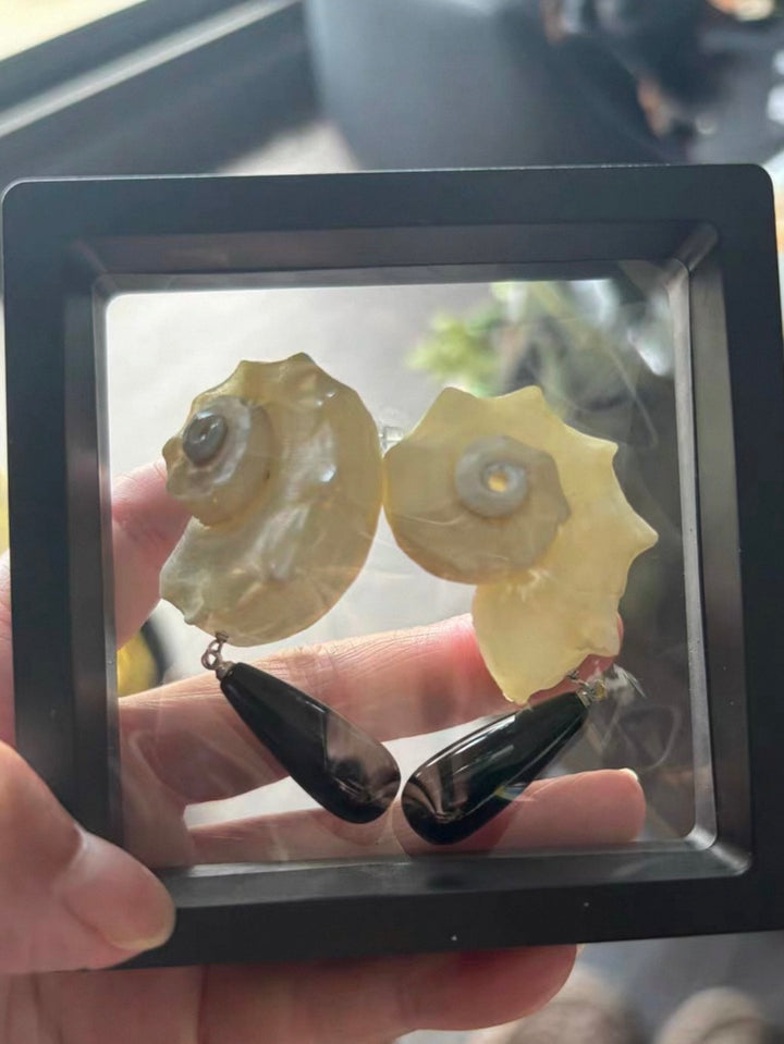 オニキスドロップス天然シェルピアス/イヤリング