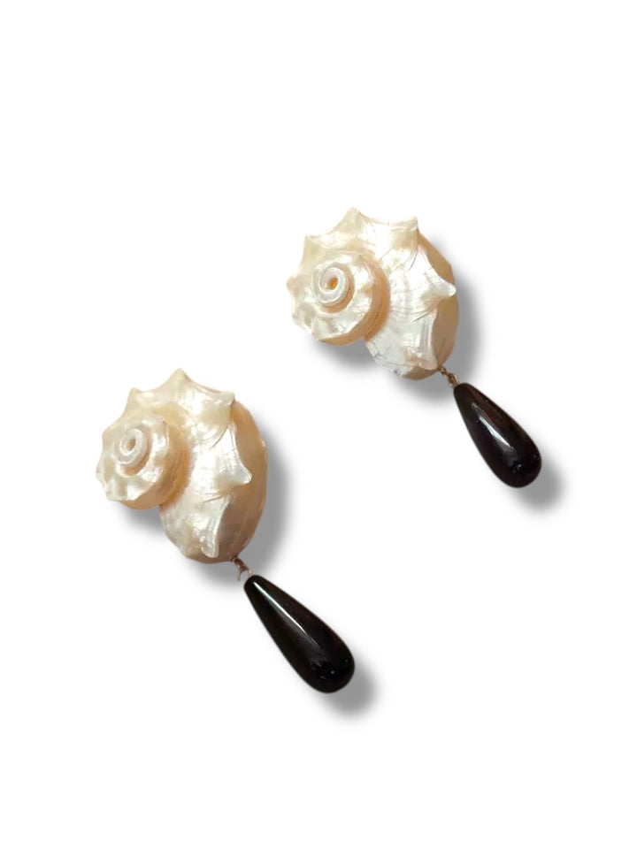 オニキスドロップス天然シェルピアス/イヤリング