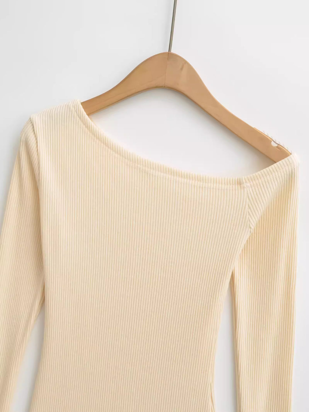 アシンメトリーネックリブトップス