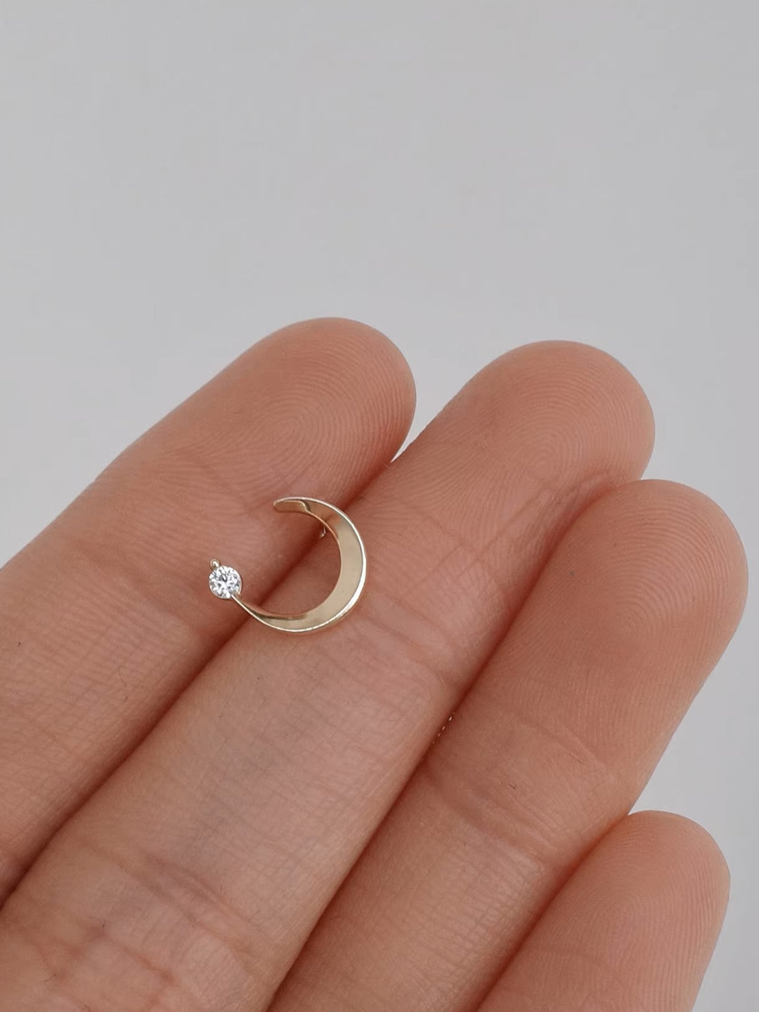 ミニマルムーンジルコニアストーンピアス