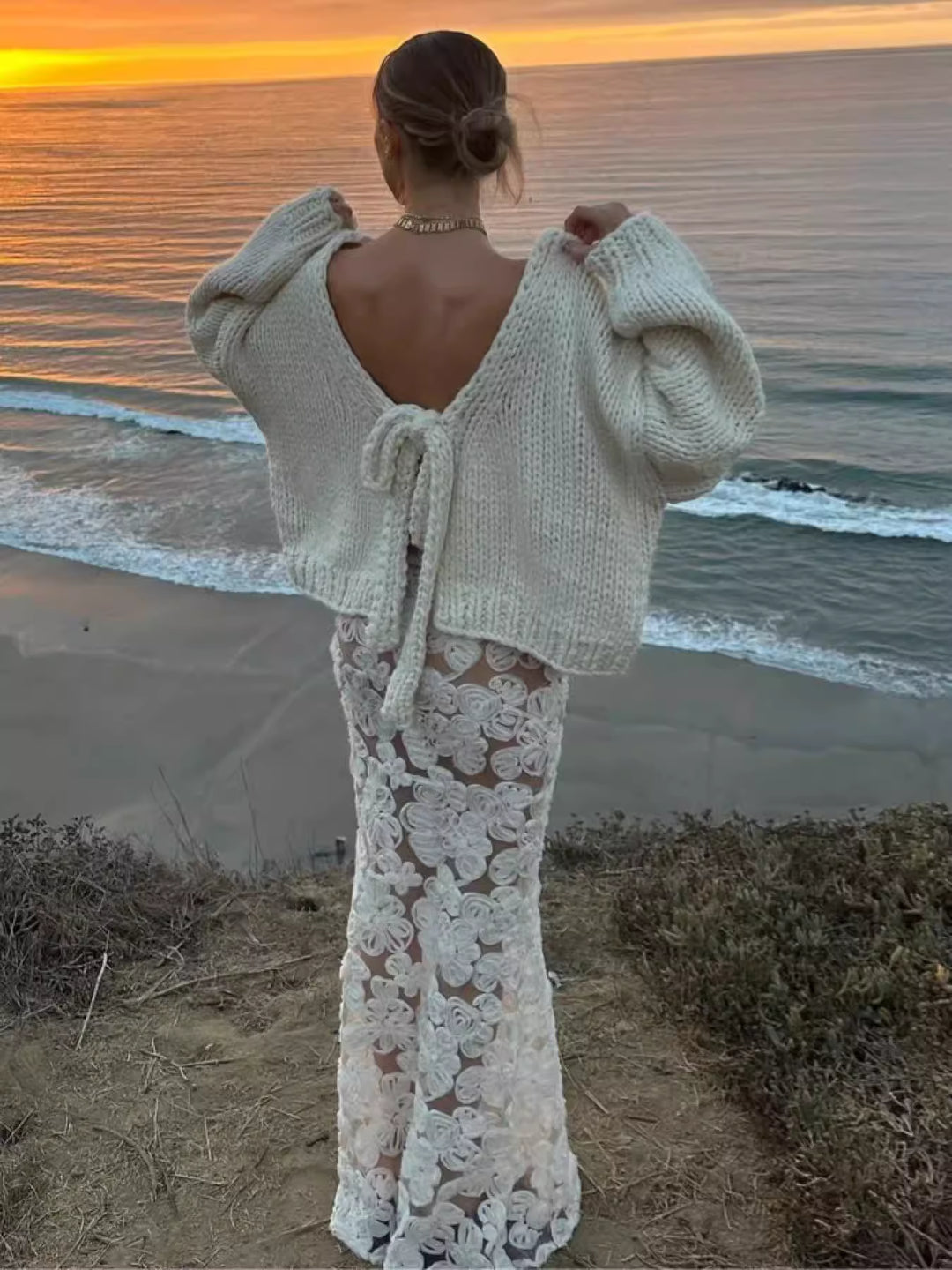 バックオープンリボンセーター