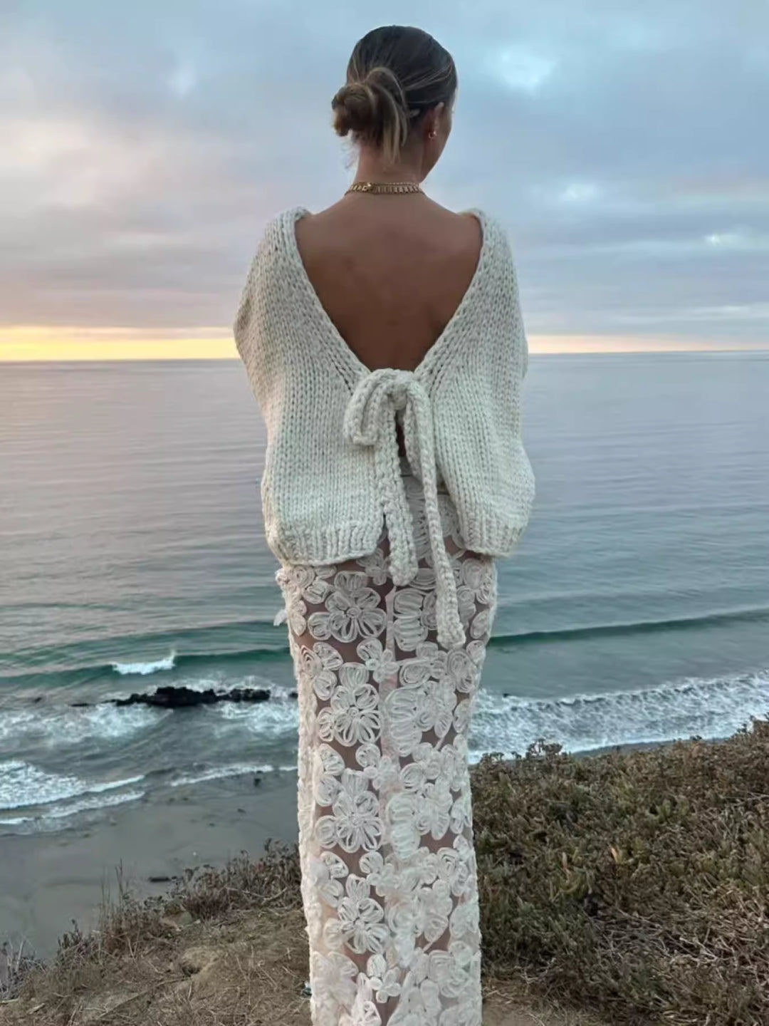 バックオープンリボンセーター