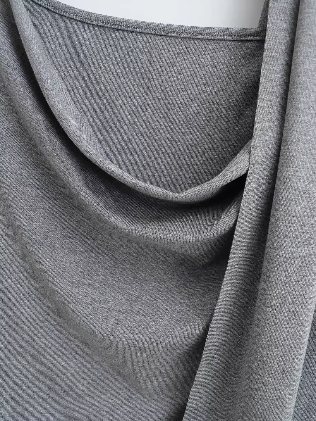 タイ付きドレープネックトップス