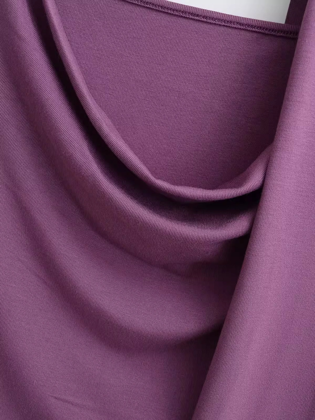 タイ付きドレープネックトップス