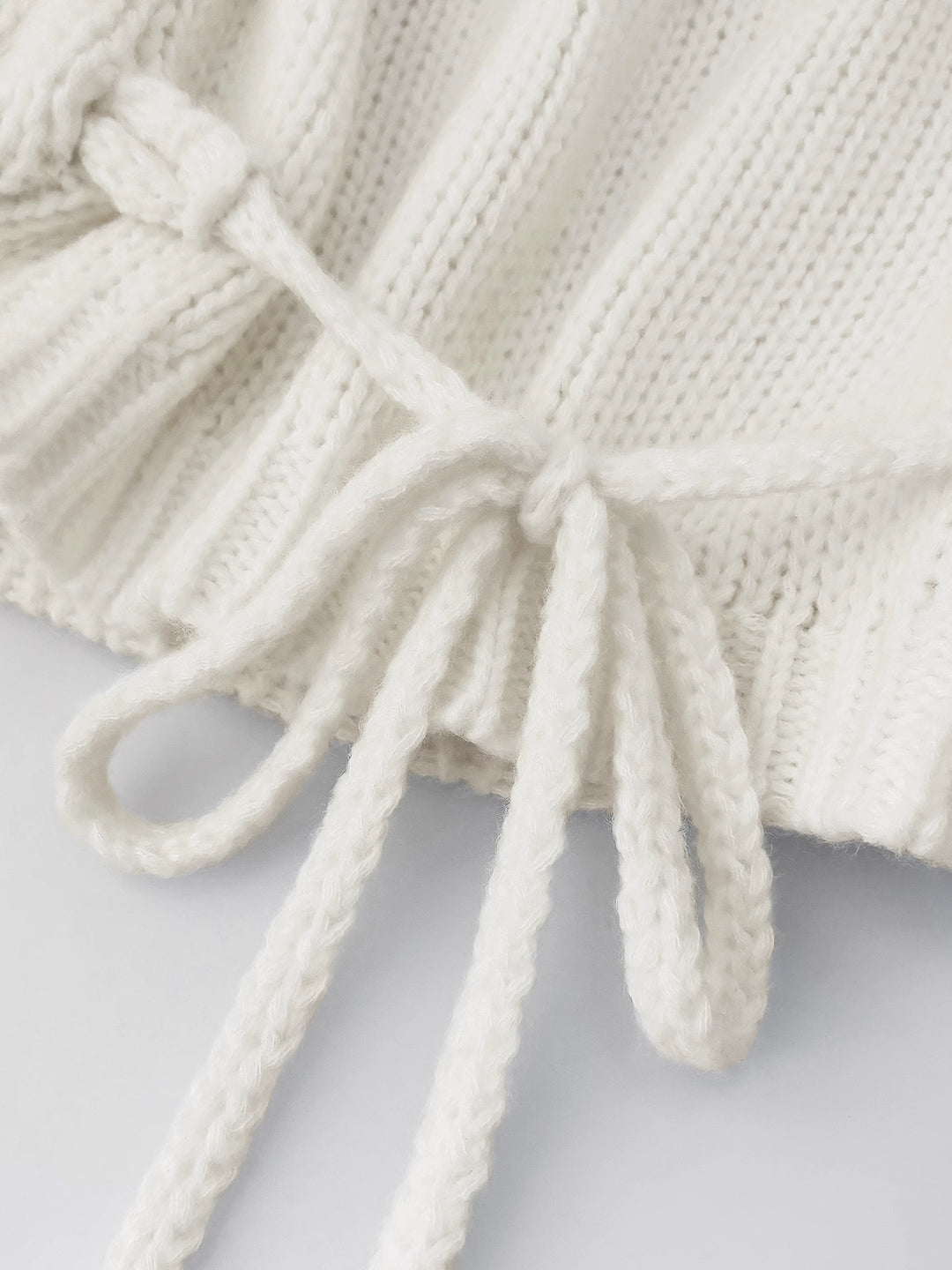 バックドローリボンVネックセーター