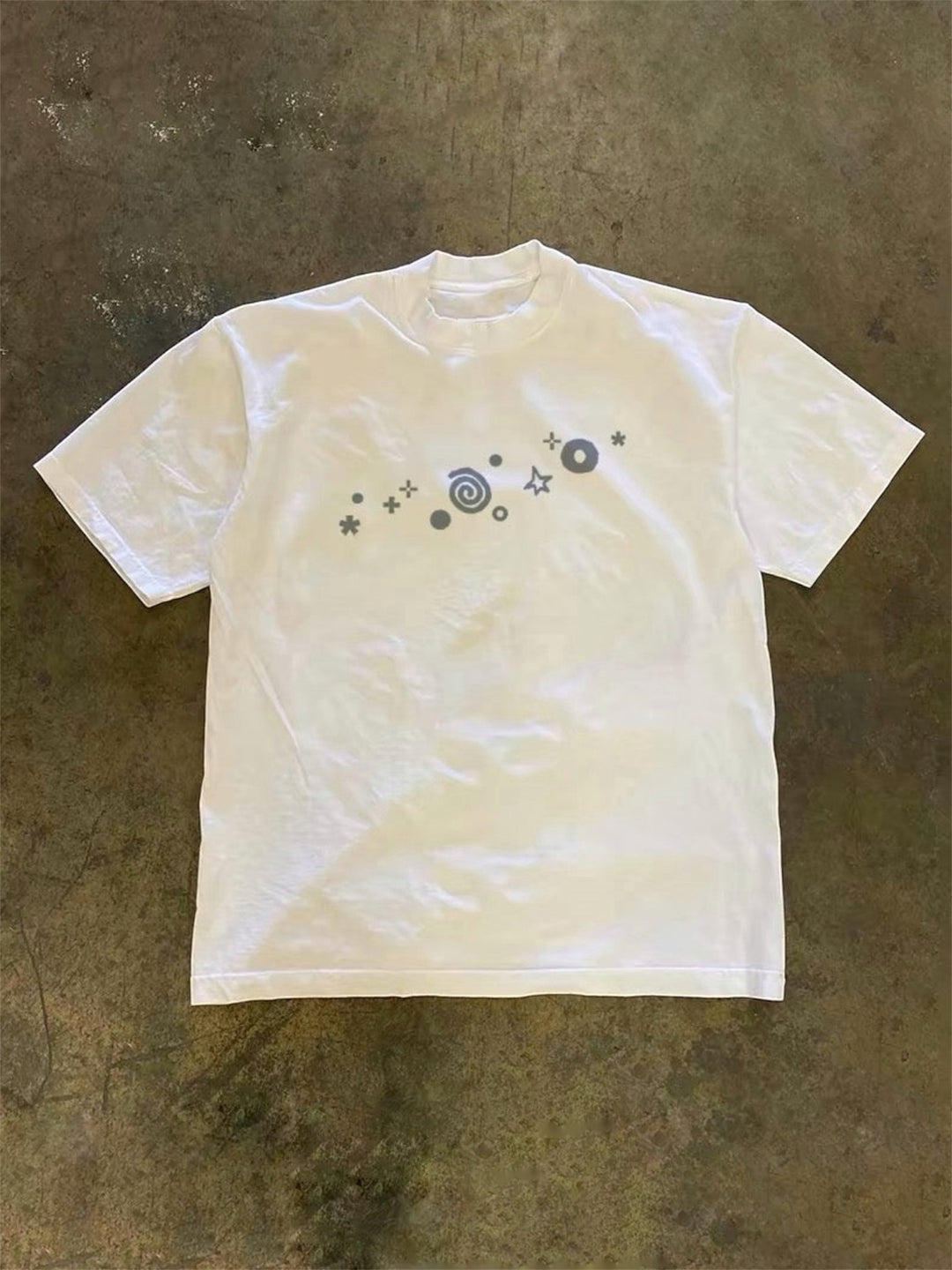 UZU COSMIC プリントTシャツ