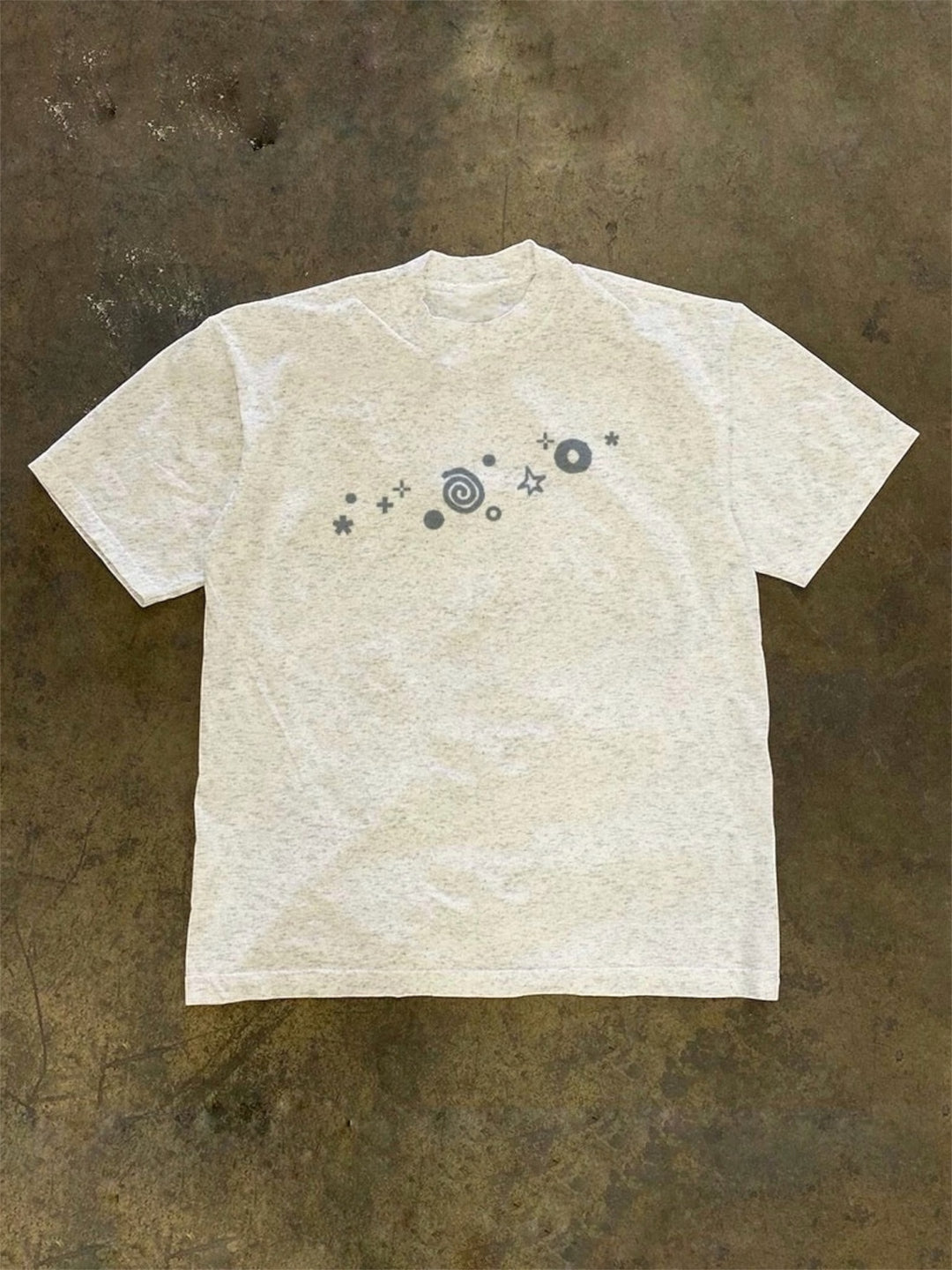 UZU COSMIC プリントTシャツ