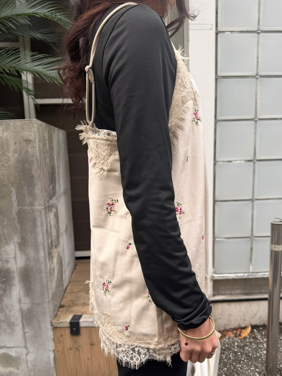【 Select 】ベロアフラワー刺繍レーストリムキャミソール